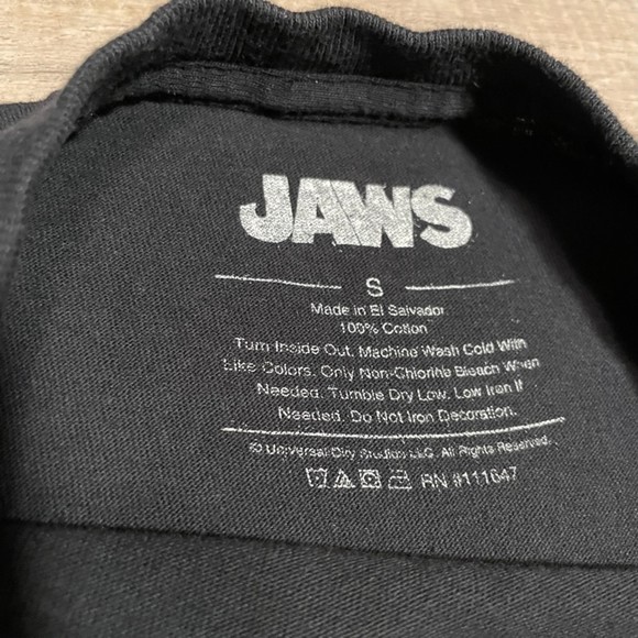 Retro Jaws Movie Shirt Mens Terror Classic Size Small - Picture 3 of 4